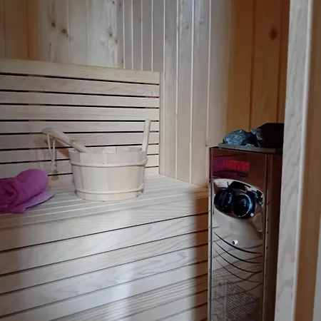 Βίλα Gyps Vikendica With Swimming Pool And Sauna Τούζλα